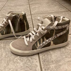 Women's size 8 Steve Madden camouflage high top sneakers